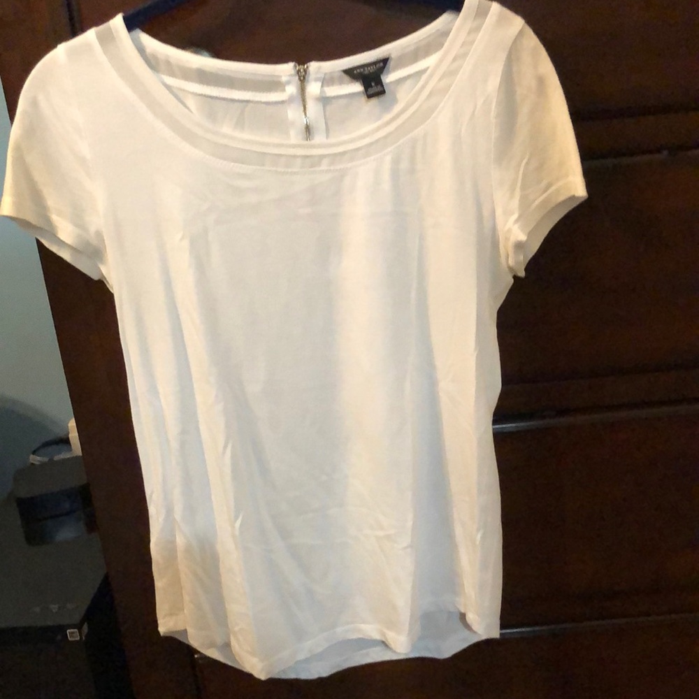 Ann Taylor S white shirt sleeve top with back zipper detail